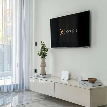 Qoople Aria Premium In The Center Of *
