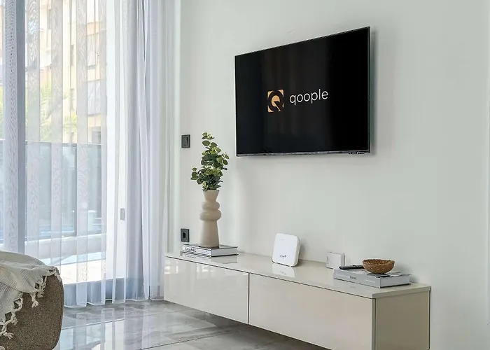 Qoople Aria Premium In The Center Of *